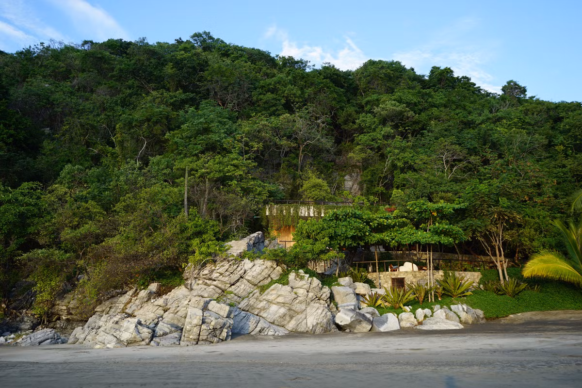 Nha an minh tren suon nui dep 