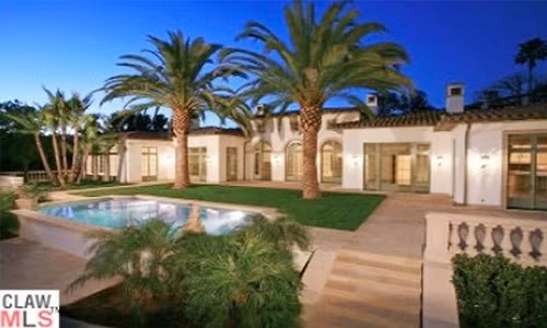 Biệt thự được xây dựng vào năm 1930 có tổng diện tích hơn 2.000m2 với 10 phòng ngủ rộng rãi và 11 phòng tắm....