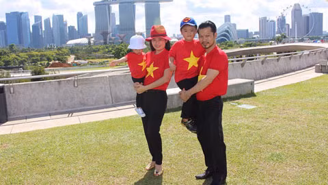 Doanh nhân kiêm diễn viên Lê Đình Hùng (biệt danh Hùng “Cửu Long”) là người thuộc làu lối đá của từng cầu thủ đội tuyển Việt Nam bởi niềm đam mê vô tận với môn thể thao này. Ảnh: Vietgiaitri.