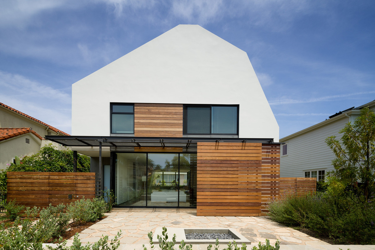 Nha nhin ben ngoai cuc mich nhung ben trong dep hut hon-Hinh-2