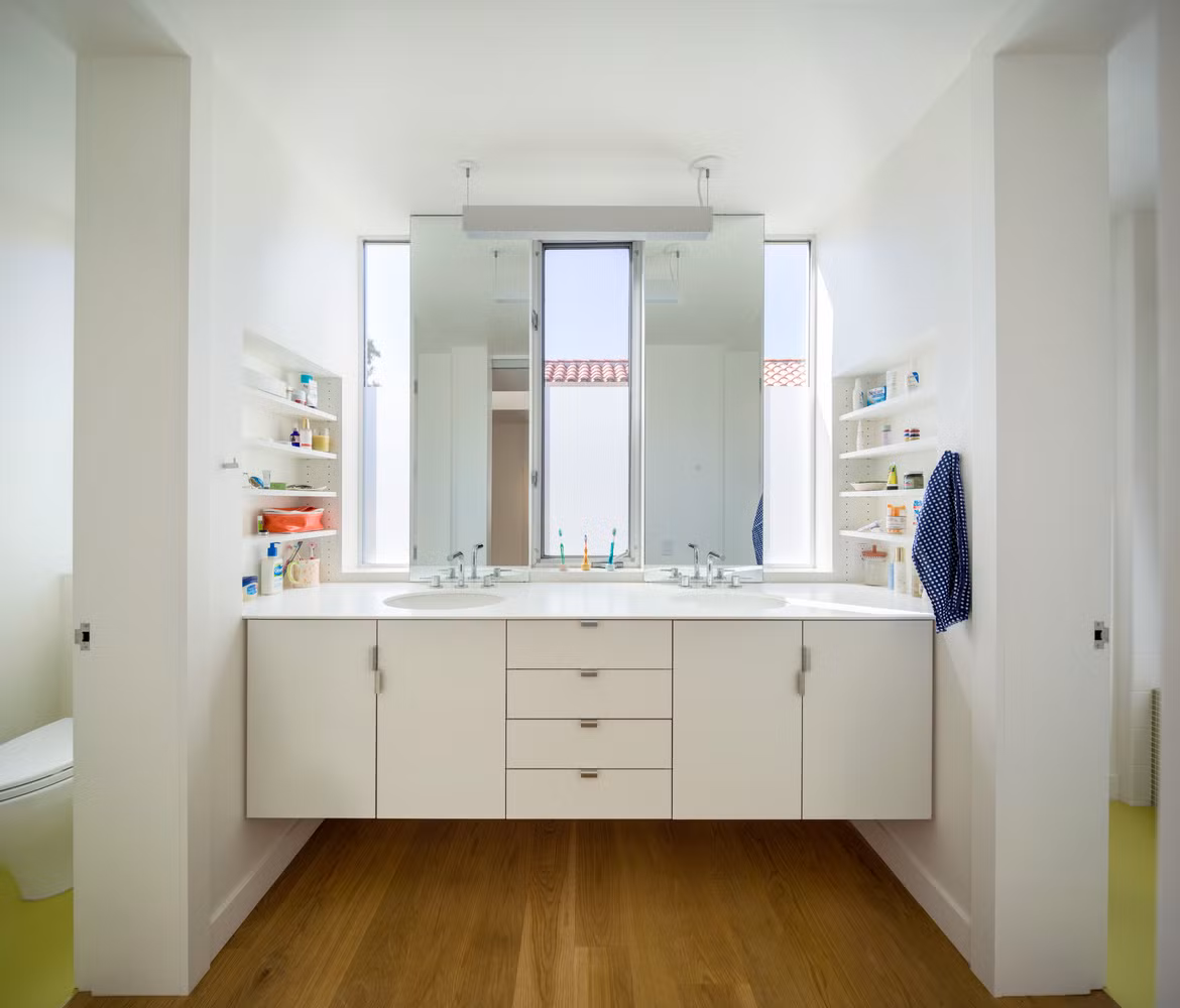 Nha nhin ben ngoai cuc mich nhung ben trong dep hut hon-Hinh-9