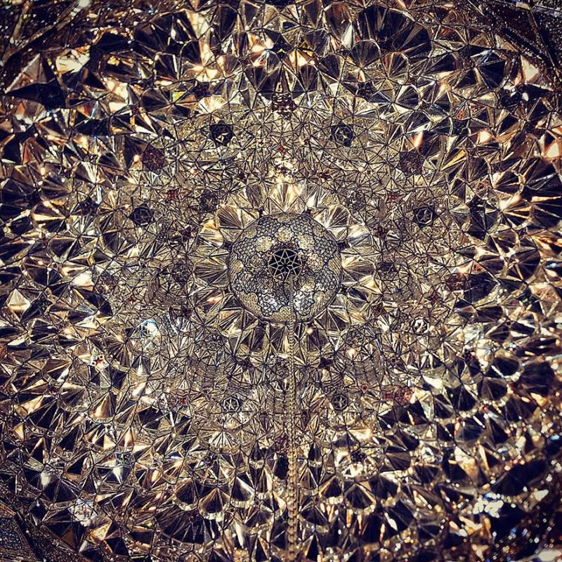 Kiến trúc bắt mắt được tìm thấy ở Shiraz trong nhà thờ Hồi giáo Shahe Cheragh.