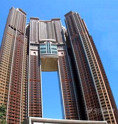 Căn hộ trị giá 345 triệu NDT (tương đương 1,138 tỷ đồng) là quà Valentine của đại gia Trung Quốc tặng người yêu mình. Ngày bàn giao căn hộ chính là lễ Valentine 14/2. Theo giới truyền thông Hong Kong, món quà này ngự trị tại tòa cao ốc sừng sững Arc de Triomphe đắt đỏ bậc nhất khu Cửu Long. Ảnh: ChinaDaily.