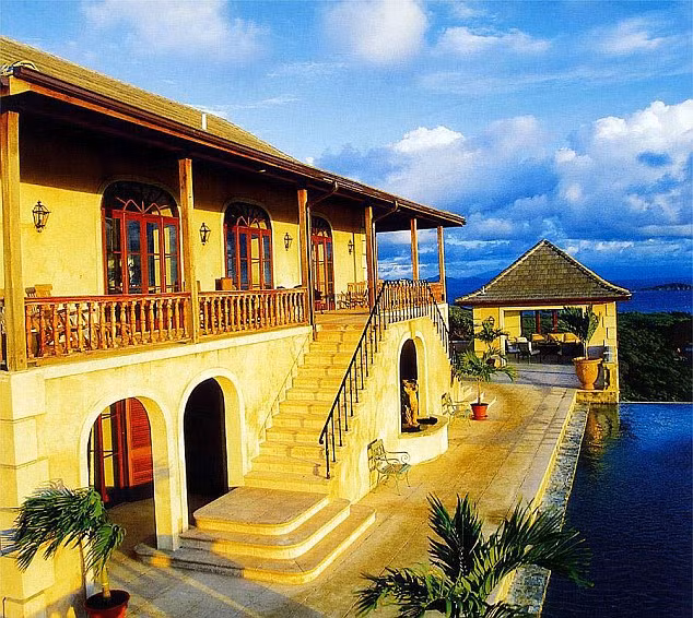 Cặp vợ chồng nổi tiếng nhất nước Anh không phải là người thiếu tiền. Hoàng tử có tài sản cá nhân khoảng 20 triệu Bảng. Tuy nhiên, họ không phải là người phung phí tiền bạc.