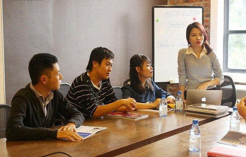 Tuy nhiên, cô lại từ bỏ mức thu nhập khủng trên để sáng lập Antoree.com – sàn giao dịch học tiếng Anh đầu tiên tại Việt Nam. Cô cũng đang đảm nhận vị trí CEO của startup này. Ngoài ra, Vân Anh còn là founder và quản lý Google Business Group Hà Nội, mang sứ mệnh kết nối những người làm trong lĩnh vực kinh doanh, công nghệ, giáo dục...