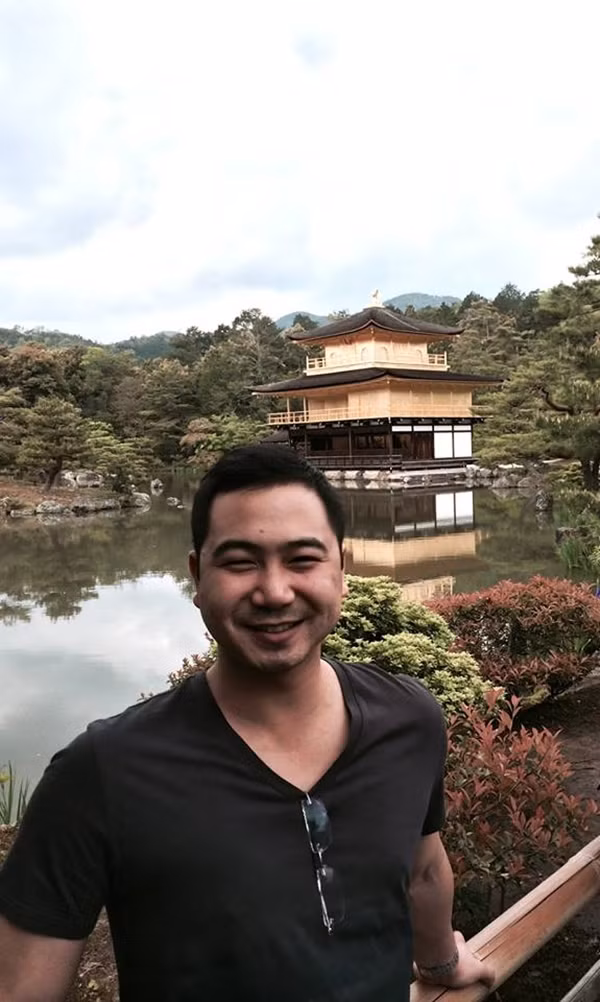 Tuấn Nguyễn từng có thời gian đi du học ở Canada. Không phải là một doanh nhân nhẵn mặt truyền thông nhưng bạn trai Thúy Vân khá nổi tiếng trong giới kinh doanh bởi là cháu trai của tập đoàn bất động sản tư nhân lừng lẫy nhất Việt Nam và tài năng kinh doanh dù còn rất trẻ.