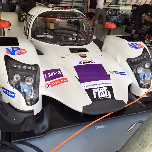 Cũng giống như bao đại gia trẻ thành đạt khác, ngoài sở thích kinh doanh, John Tuấn Nguyễn có niềm đam mê lớn với siêu xe tốc độ.