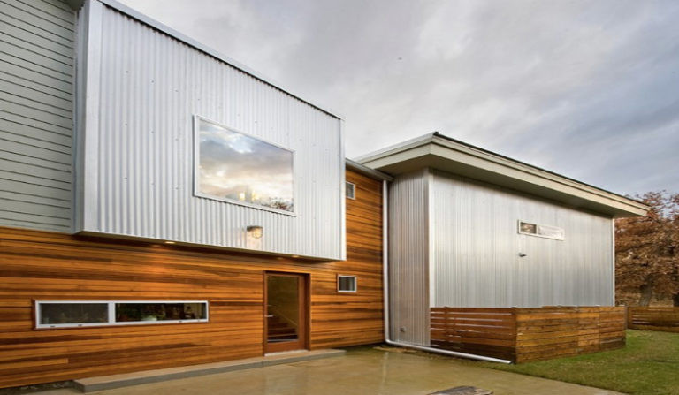 Các tấm ốp kim loại cũng là lựa chọn tuyệt vời để bạn ốp tường ngoài trời. Ảnh: Vinatexmart.