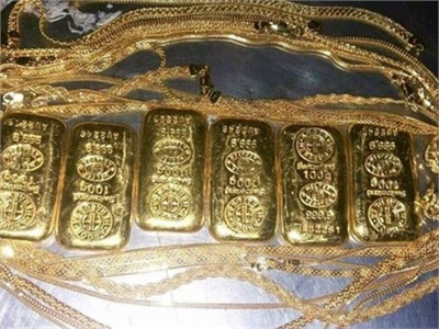 Một người đàn ông đã bị bắt giữ tại sân bay Dhaka của Bangladesh khi đưa lậu 6 thanh vàng nặng 600 gram bằng cách giấu chúng trong trực tràng. Số vàng này được cho là có giá 3 triệu taka (38.400USD).