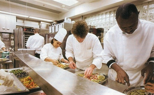 Sau đó vào năm 1983, cô chuyển đến Chicago để làm những công việc bếp núc nhỏ. Sau khi tích lũy kinh nghiệm thì cô được chọn vào làm đầu bếp ở Nhà Trắng.