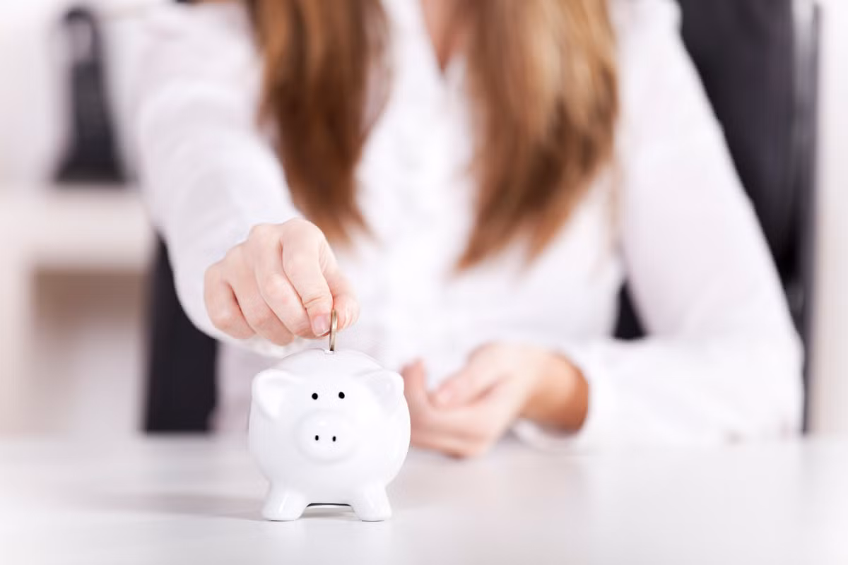 Tuy nhiên, dù tiết kiệm đến mức nào thì chị em cũng cần lưu ý không nên hà tiện quá. Những vật dùng nào bắt buộc phải mua mới thì vẫn phải dùng đồ mới, không nên tiết kiệm quá mà dùng toàn đồ cũ, có thể ảnh hưởng đến sức khỏe. Ảnh: Everydayme.