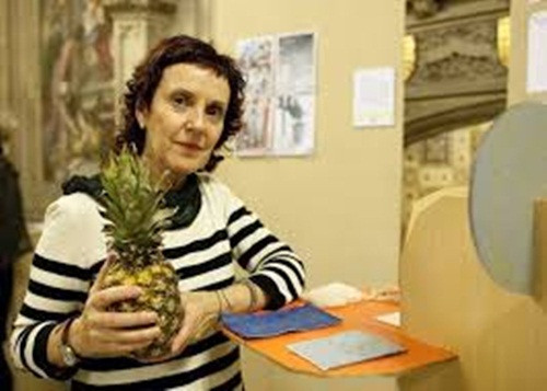 Sau nhiều năm nghiên cứu, gần đây cô đã giới thiệu tính linh hoạt của Piñatex trong hội thảo được tổ chức tại trường Cao đẳng Nghệ thuật Hoàng gia London.