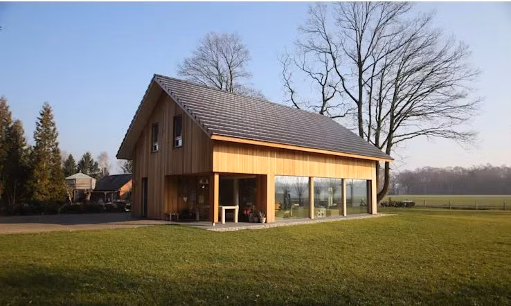 Loại mái nhà hình yên ngựa là thiết kế thường được nhìn thấy ở nhiều vùng khác nhau ở Indonesia. Ảnh: Blogspot.