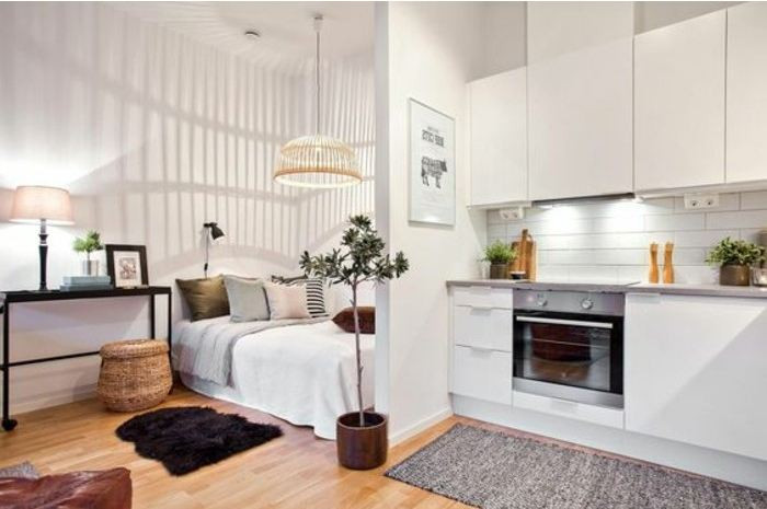 Thiết kế phòng ngủ nằm cạnh phòng bếp, được ngăn cách bởi một bức tường trắng. Ảnh: archzine.