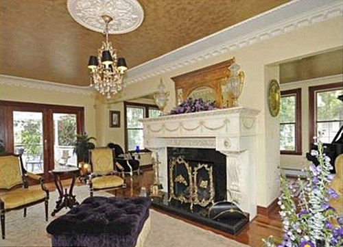 Tuy vậy, căn biệt thự này không được đề cập đến những lời đồn đại. Gia chủ chỉ nêu giá và mô tả sơ qua thiết kế của ngôi nhà.