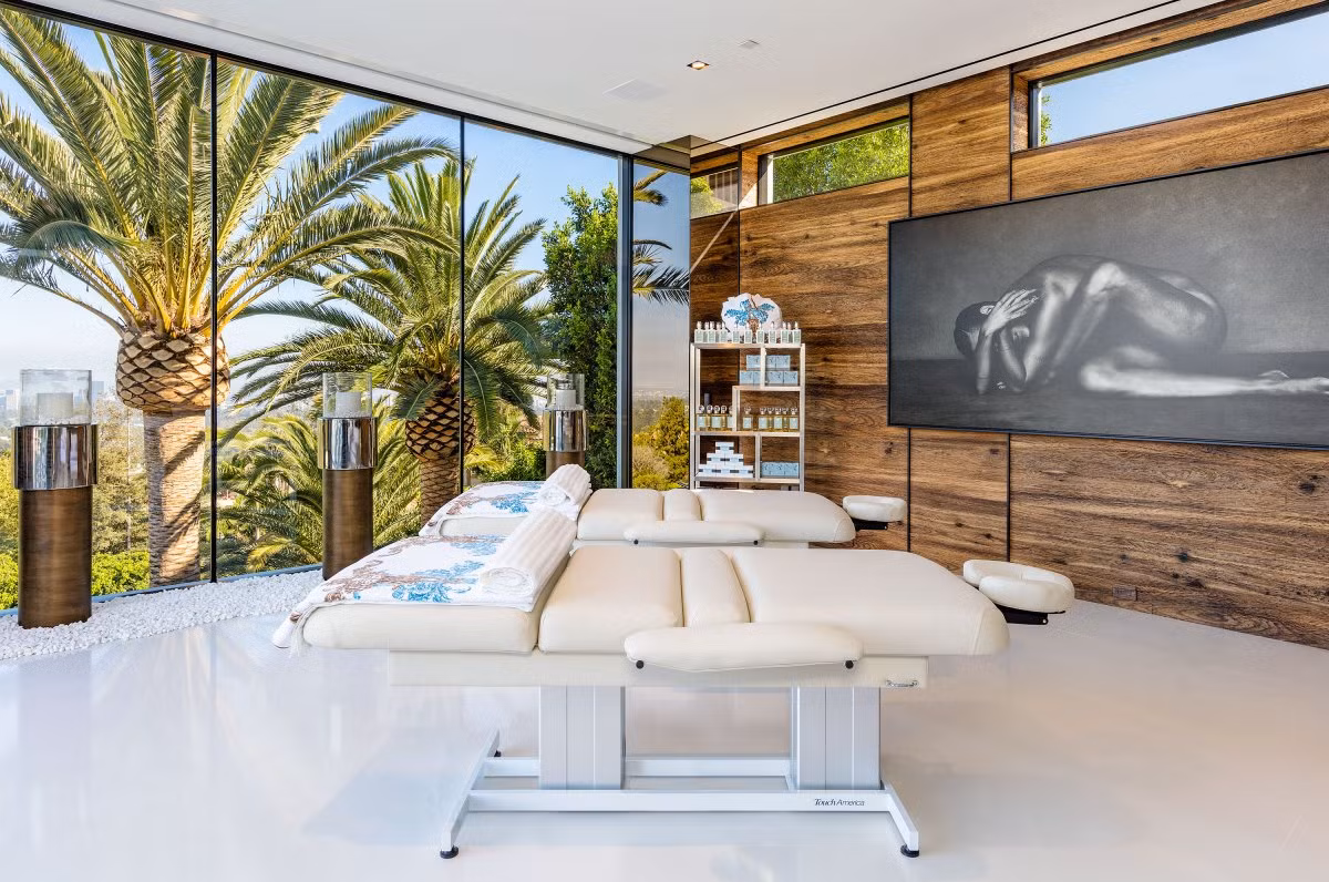 Phòng Spa có không gian thông thoáng, hiện đại và view cực đẹp.