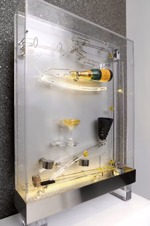 Những chai rượu vang cổ nổi tiếng được trưng bày tại đây.