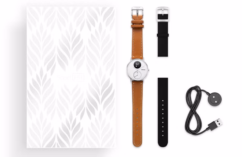 Phiên bản smartwatch của Nokia lần này sẽ đi kèm với một hộp quà tặng tiên tiến, hộp có chứa đồng hồ, dây đeo bằng da, bộ sạc cũng như dây đeo tay silicone làm cho nó hoàn hảo khi dùng trong lúc tập thể thao, bơi lội hoặc thời tiết ẩm ướt.