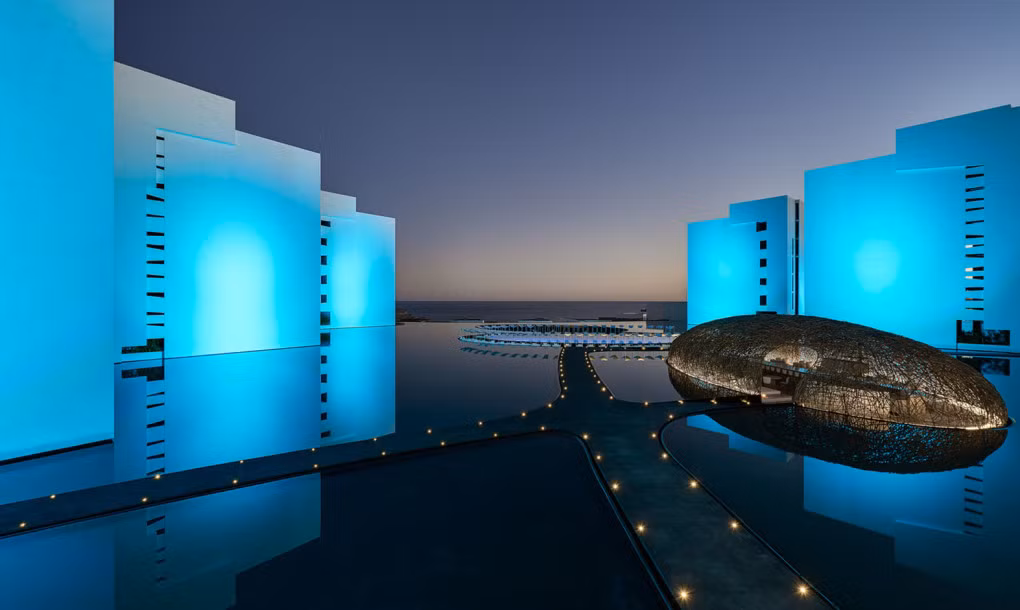 Kiến trúc sư Miguel Angel Aragones tạo ra một kiệt tác thiết kế thực sự, một ảo giác như tổ chim khổng lồ đang nổi trên hồ bơi của khách sạn Mar Adentro ở Mexico.