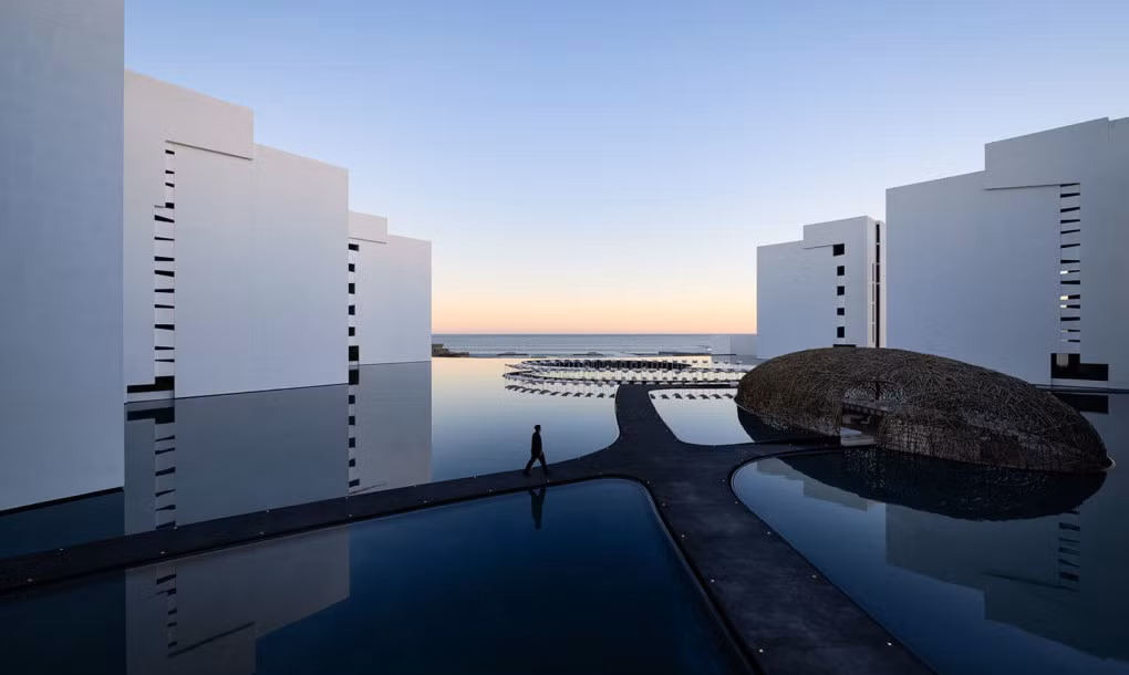  Khách sạn tổ chim còn đặc biệt ở chỗ, không dùng vật liệu bê tông cốt thép, tất cả chỉ là các cành cây được đan xen với nhau, mô tả lại một tổ chim thực thụ.