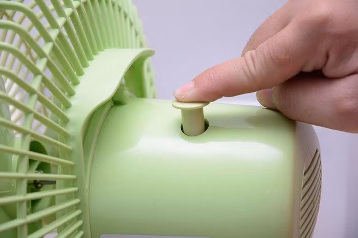 Nếu muốn di chuyển vị trí của chiếc quạt, hãy đảm bảo tắt quạt và nguồn điện trước khi di chuyển.