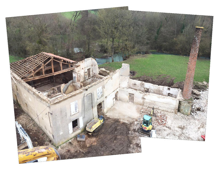  Ngôi nhà cấp 4 có diện tích lên tới 350m2, hư hỏng nặng và bị bỏ hoang một thời gian dài trước khi được tiến hành cải tạo.