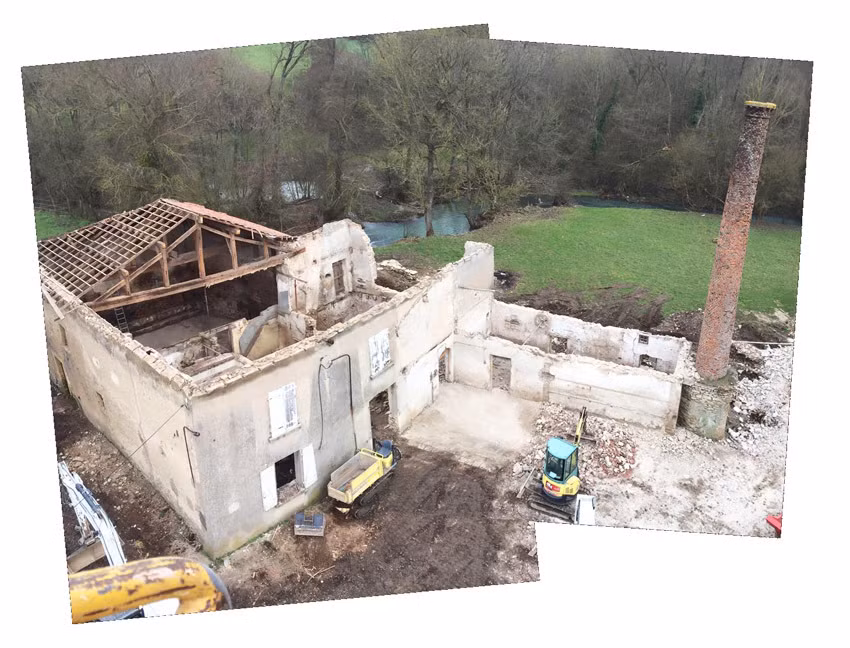  Ngôi nhà cấp 4 có diện tích lên tới 350m2, hư hỏng nặng và bị bỏ hoang một thời gian dài trước khi được tiến hành cải tạo.