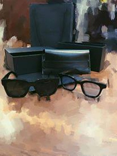 Ảnh những chiếc kính hiệu Tô Sa khoe trên facebook trong một lần đi mua sắm cùng cô chị dâu Kiều Anh. Ảnh: Fbnv.