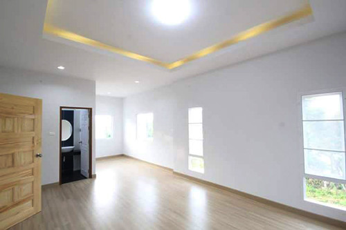 Căn nhà bên ngoài nhìn đơn sơ nhưng bên trong rất sang chảnh, bao gồm các phòng như phòng khách, phòng bếp, phòng ngủ,và buồng tắm. Ảnh: Eva.