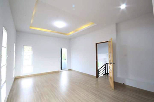 Hơn nữa, nhà cũng được thiết kế nhiều cửa sổ để ánh sáng tự nhiên tràn vào hết mức. Ảnh: Eva.