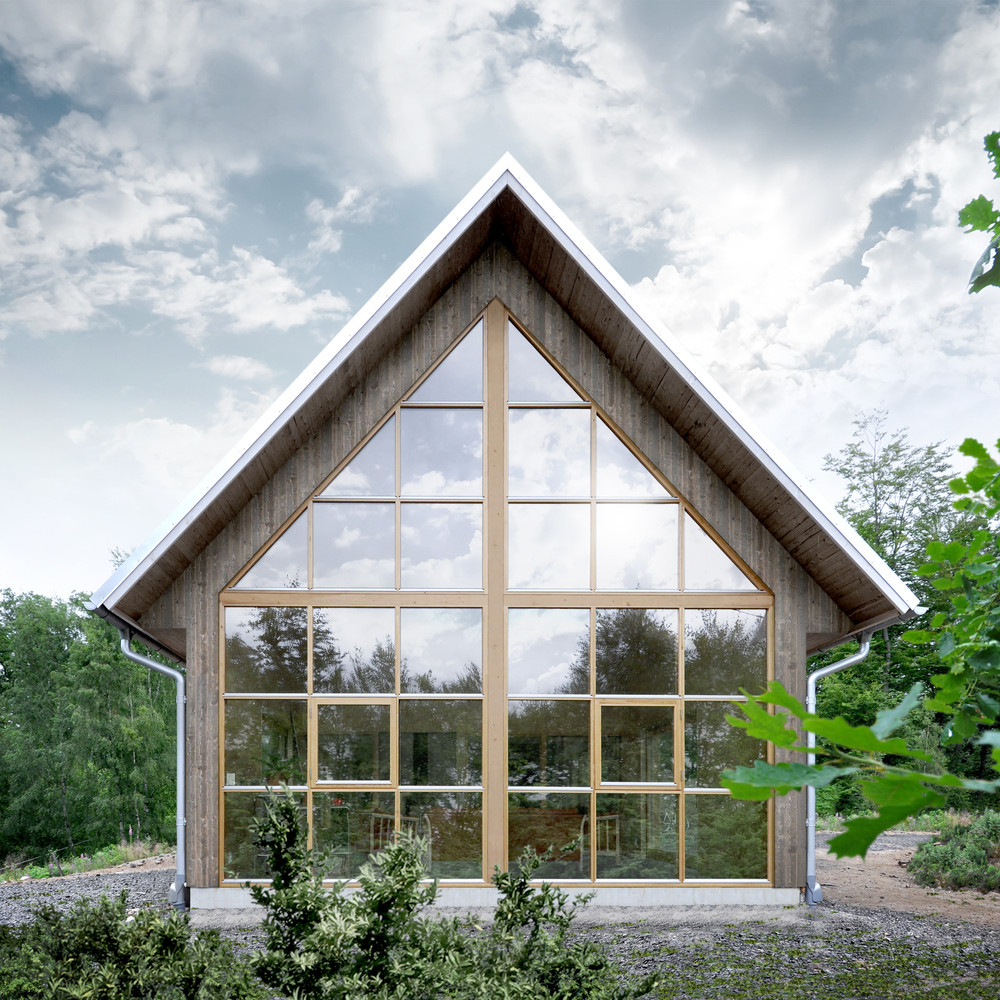 Ngôi nhà có thiết kế mái chữ A - một kiểu mái cơ bản, rất phổ biến trong các thiết kế nhà hiện nay.