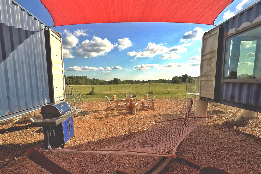 Thậm chí cả những chiếc võng để du khách có thể ngả lưng bất kỳ lúc nào.