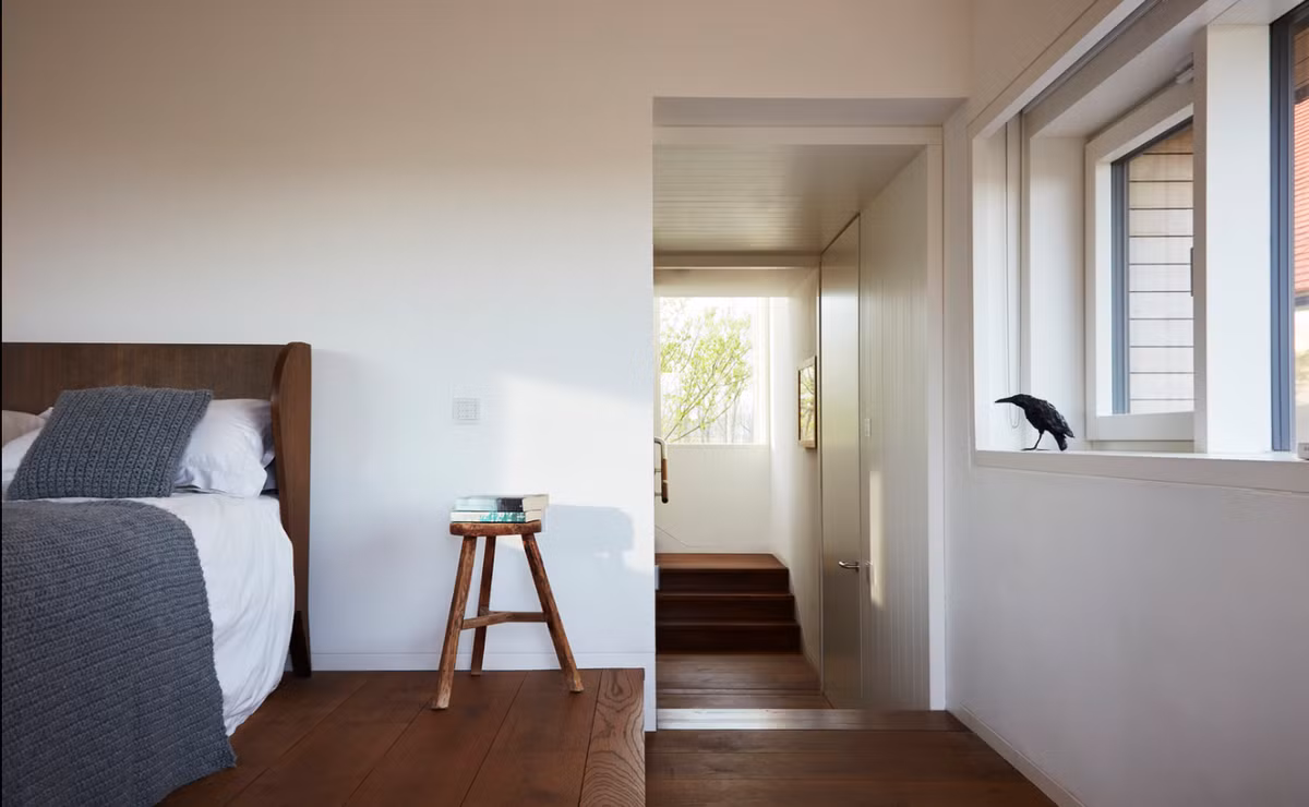 Caring Wood được trang bị nội thất hiện đại, tiện nghi sử dụng năng lượng mặt trời. (Ảnh James Morris)