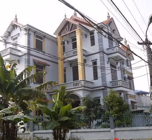 Người làng Miêng Thượng cho biết, nghề bán thịt lợn đem lại thu nhập ổn định tốt cho họ, thậm chí là vài triệu một ngày.