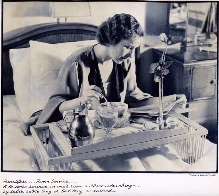 Sau khi mở cửa, khách sạn cung cấp dịch vụ phòng 24 giờ - Lần đầu tiên trong lịch sử các khách sạn trên thế giới