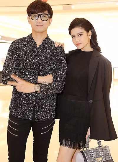  Tim và Trương Quỳnh Anh là những gương mặt khá nổi tiếng trong làng Vbiz. Thường xuyên xuất hiện trong các MV quảng cáo, làm gương mặt đại diện, đóng phim điện ảnh, biểu diễn ở bar… nên chắc hẳn thu nhập, cát sê của hai người là không hề nhỏ.