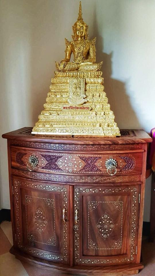 Bộ đồ nội thất mang phong cách cổ xưa tạo cảm giác quen thuộc cho người sử dụng.