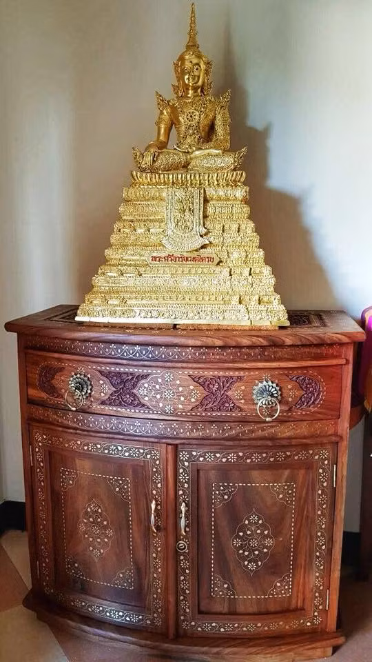 Bộ đồ nội thất mang phong cách cổ xưa tạo cảm giác quen thuộc cho người sử dụng.