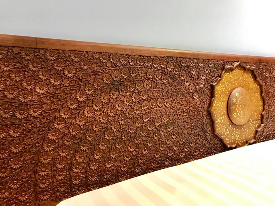 Chắc hẳn ai ai cũng sẽ mê mẩn những chi tiết trang trí trên những món đồ nội thất này.