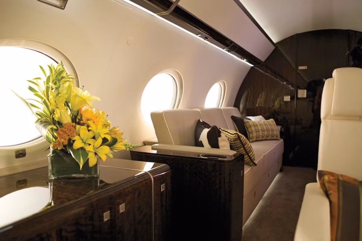 Phi cơ Gulfstream G650: 65 triệu đô. Loại chuyên cơ này có cabin dài và rộng nhất trong các máy bay phản lực trên thị trường.
