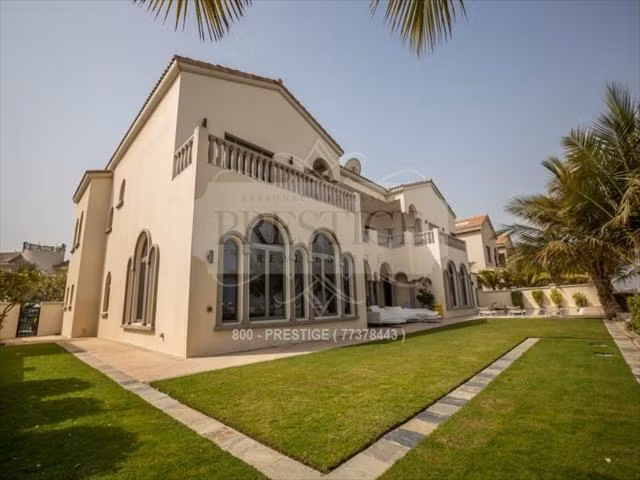 Biệt thự có diện tích gần 4000m2 với khu vực sân chơi rộng như thể không có đường chân trời với đầy đủ hồ bơi và nội thất vô cùng sang chảnh.