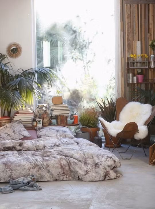 Không gian sáng. Cùng với họa tiết và màu sắc đa dạng đặc trưng của bohemieng, nếu không tạo không gian tươi sáng sẽ rất dễ khiến ngôi nhà u tối và tù túng.