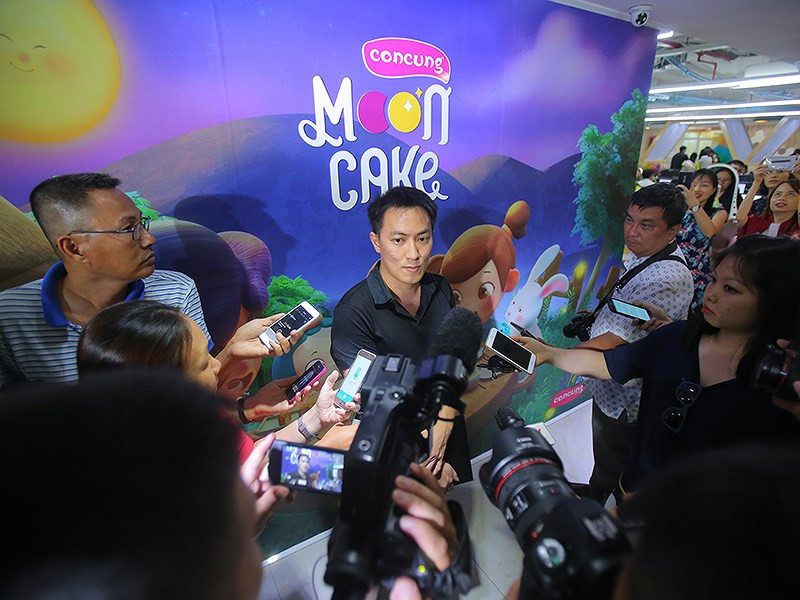 Ông Trần Quốc Minh trả lời phỏng vấn báo giới. Ảnh: Plo.