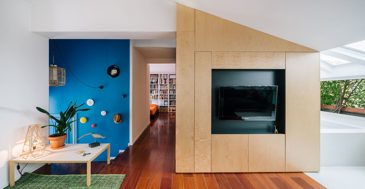 Màu xanh mướt của cây cối bên ngoài như xóa tan ranh giới giữa nội thất và ngoại thất, giữa cái chung với sự riêng tư.