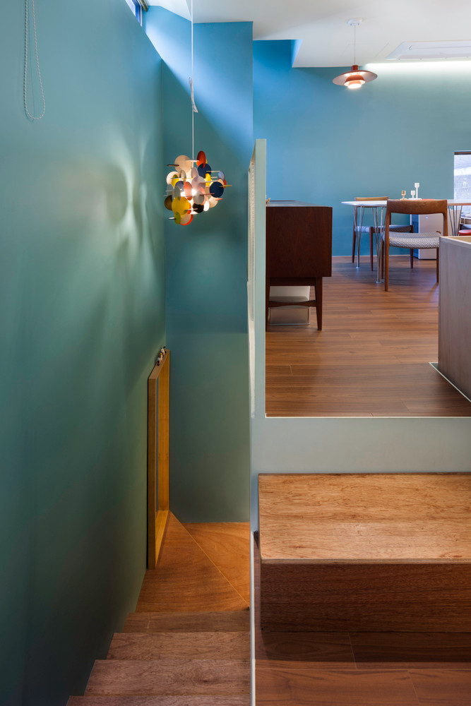 Do có diện tích nhỏ nên cầu thang cũng được bố trí gọn gàng và chiếm ít diện tích nhất có thể.