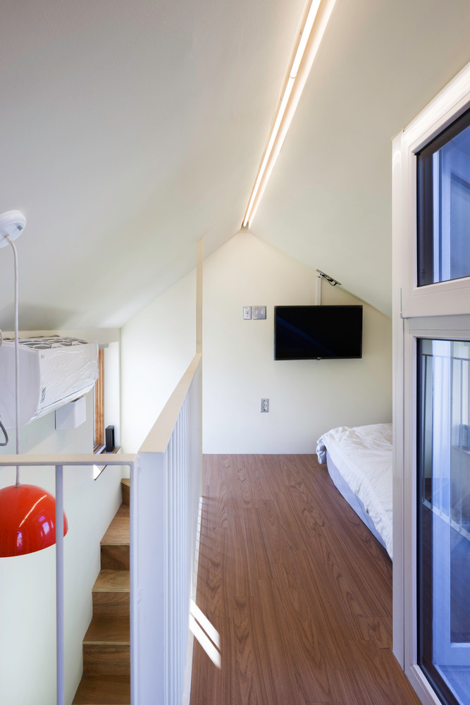 Phòng ngủ đơn giản nhưng vẫn rất ấm cúng.