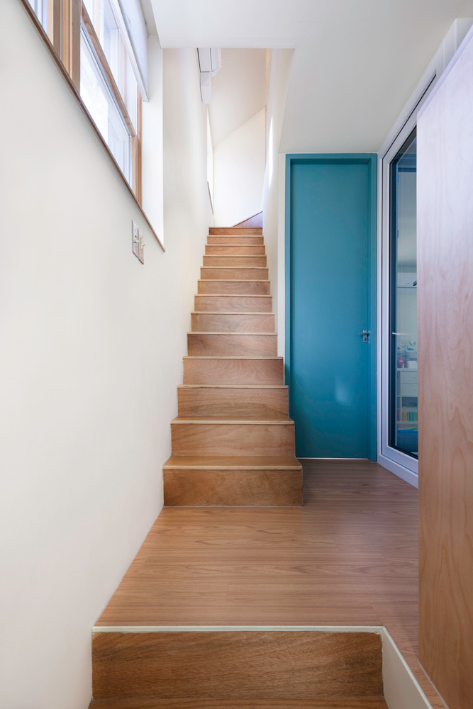 Dễ thấy vật liệu gỗ được sử dụng nhiều và xuất hiện ở hầu hết trong các không gian khác nhau của ngôi nhà này.