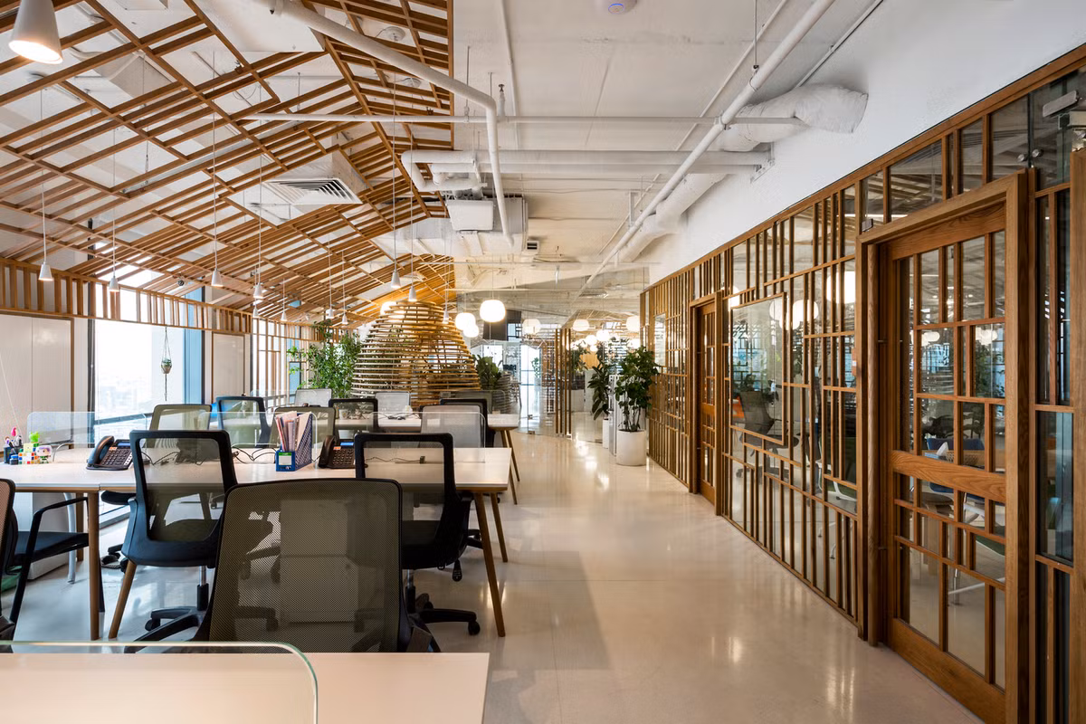 Công ty gồm 4 phòng ban khác nhau: phòng Quảng cáo, PR, truyền thông kỹ thuật số và thiết kế sáng tạo.