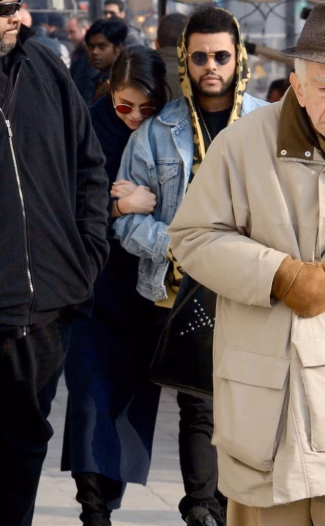 Một người bạn của Selena cho biết khi cô ấy ở bên The Weekend, nữ ca sĩ không hề cảm thấy có bất kỳ khoảnh khắc tồi tệ nào cả. Đó là lý do vì sao Selena yêu anh ấy. "The Weeknd rất ngọt ngào và dễ chịu. Chẳng bao giờ xảy ra rắc rối khi ở bên anh ấy", Selena bày tỏ.