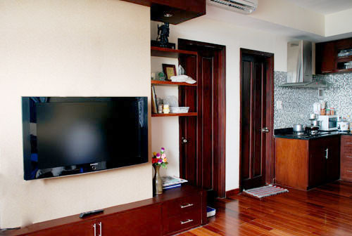 Ca sỹ - nhạc sỹ Duy Mạnh. Trước khi chuyển đến căn hộ chung cư 4 tỷ thì Duy Mạnh có cuộc sống khá bình dị trong một ngôi nhà bình thường. Nhà nằm ngay con kênh ở quận 3 trong cao ốc Acted.